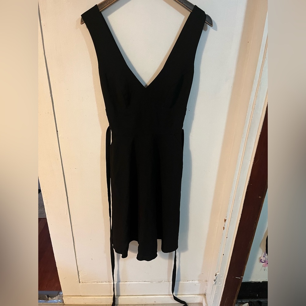cue Plunging V Neck Sleeveless Babydoll with Pockets